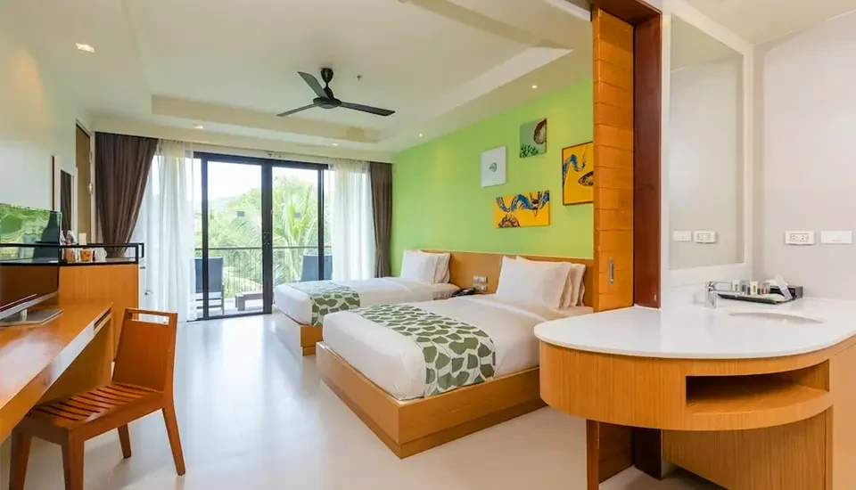 هتل هالیدی انانگ بیچ ریزورت